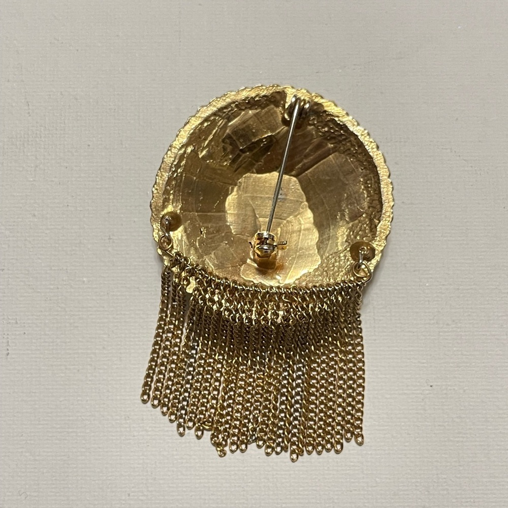 Elegant Gold Chain Fringe Brooch - Picture 5 of 10